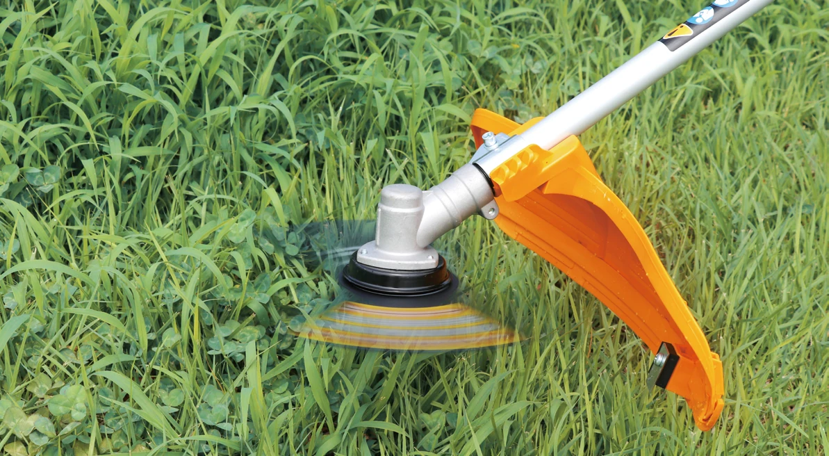 Brushcutter cutting attachment in operation