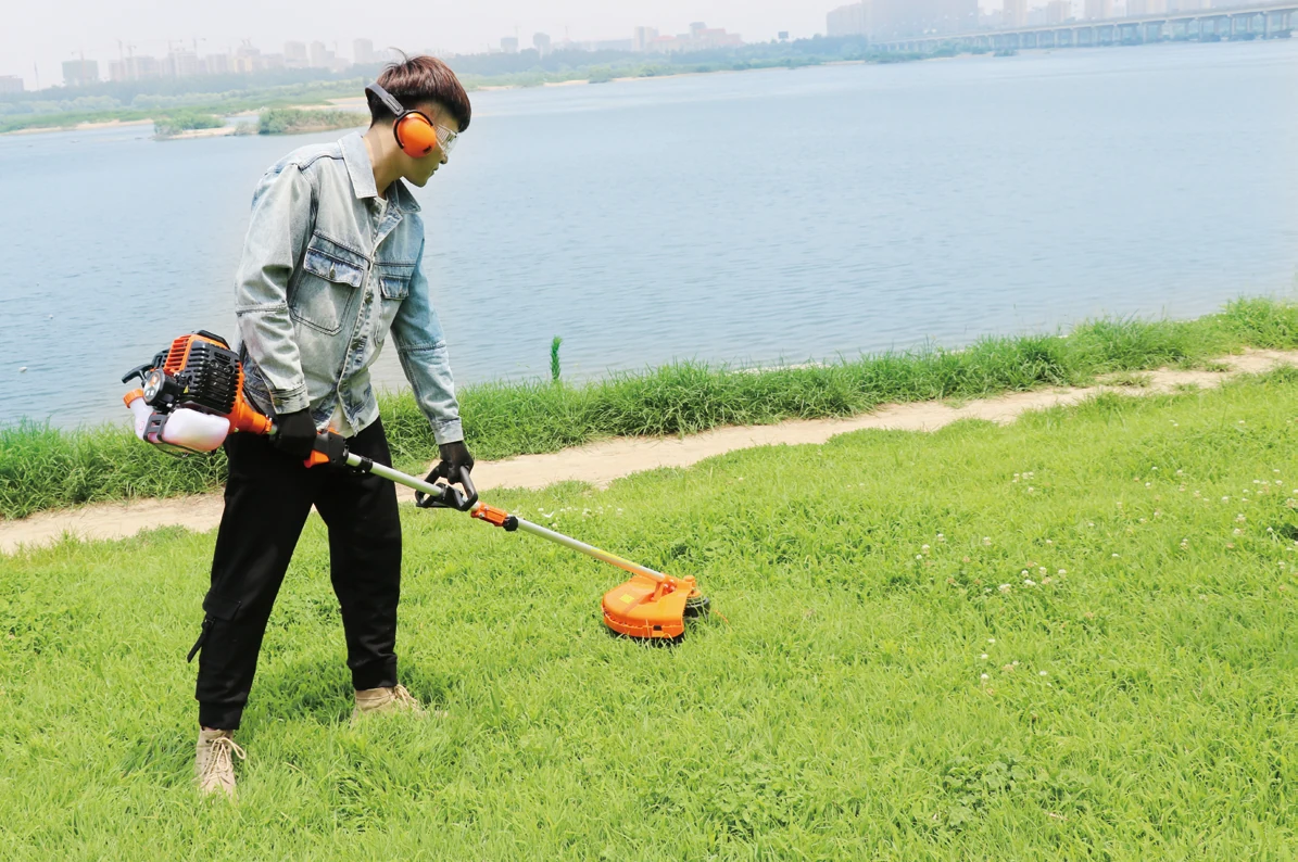 Side-mounted brushcutter operation