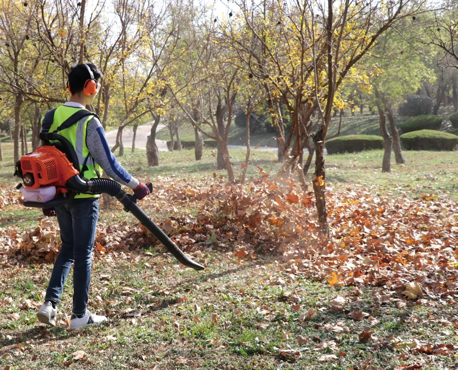 Backpack blower operation