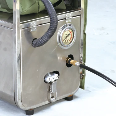 Pressure gauge and quick connector